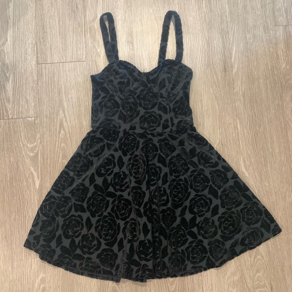 ABERCROMBIE & FITCH Black Velvet Roses Bodice Dress